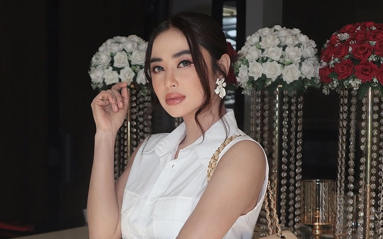 Dewi Persik Bertahan Usai Kritik Soal Penyanyian Medley 'Pica Pica' dan 'Stecu'