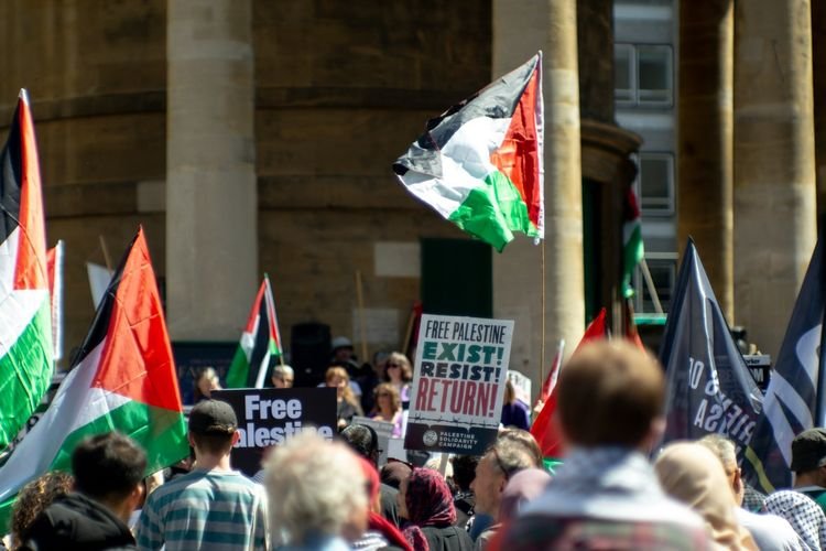 Solidaritas Global untuk Palestina: Ribuan Orang di Berbagai Negara Demo Kenakan Nakba dan Lawan Serangan Israel