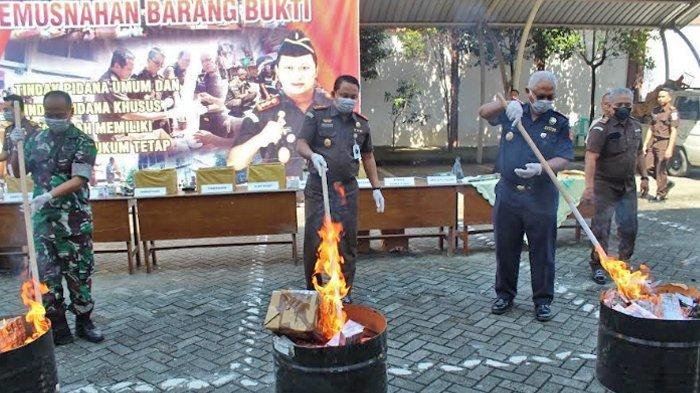 Penegak Hukum Pasuruan Destruksi 3,1 Kg Sabu dan Jutaan Rokok Ilegal Dalam Kasus Kejahatan